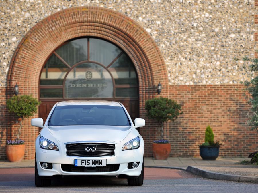  Infiniti M30d S 2010 года  (UK) (фото 10 из 15)